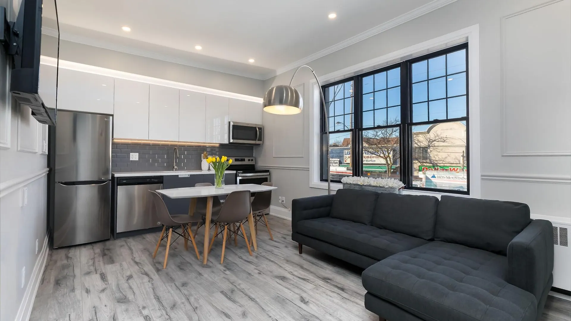 Applewood Suites - Etobicoke Toronto